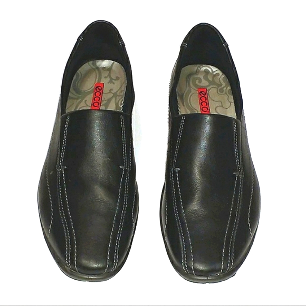 Lightweight Ecco black leather slip-on shoes 7